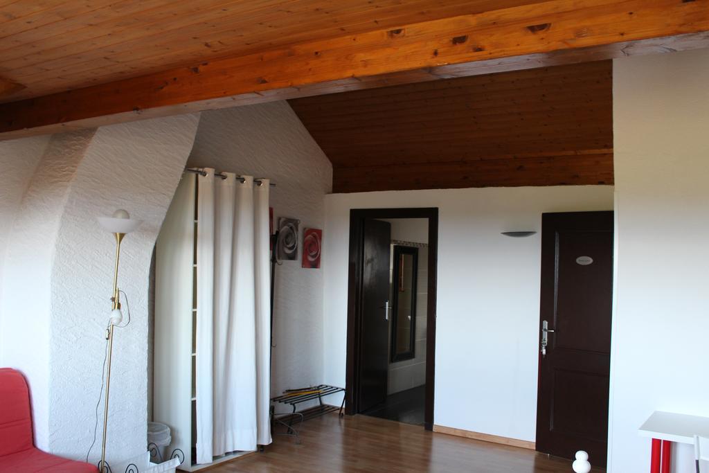 Bed and Breakfast Au Coeur Du Vignoble Sur Bursins Екстер'єр фото
