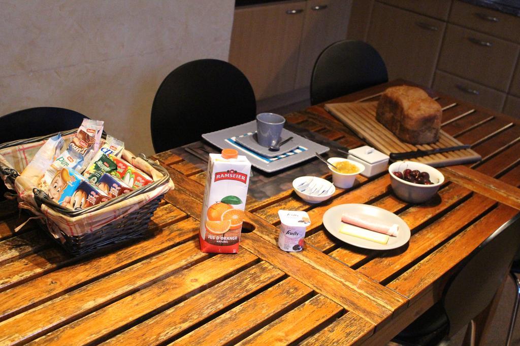 Bed and Breakfast Au Coeur Du Vignoble Sur Bursins Екстер'єр фото