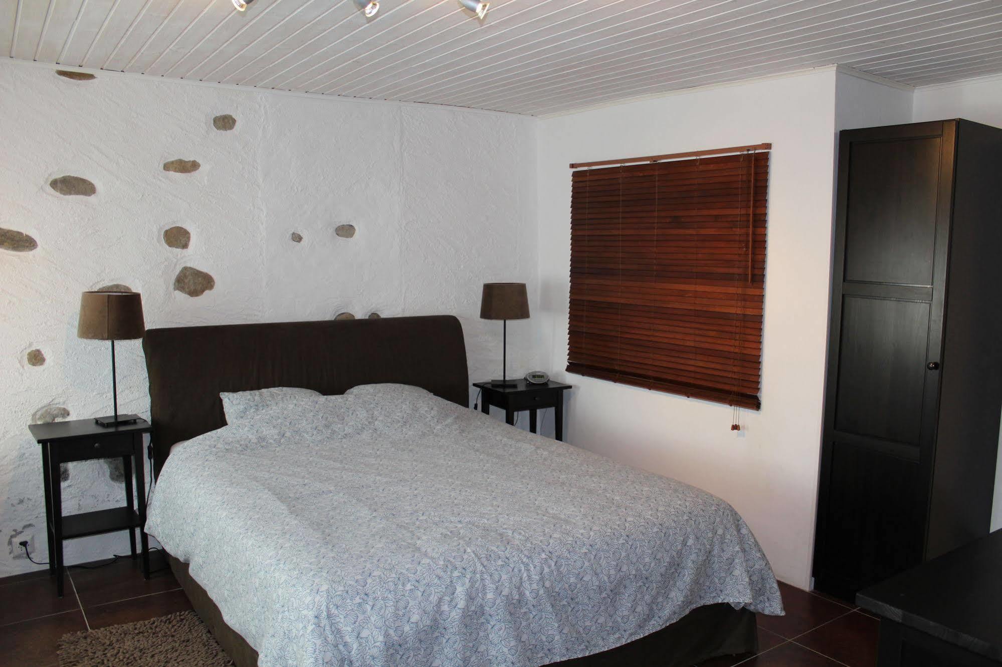 Bed and Breakfast Au Coeur Du Vignoble Sur Bursins Екстер'єр фото